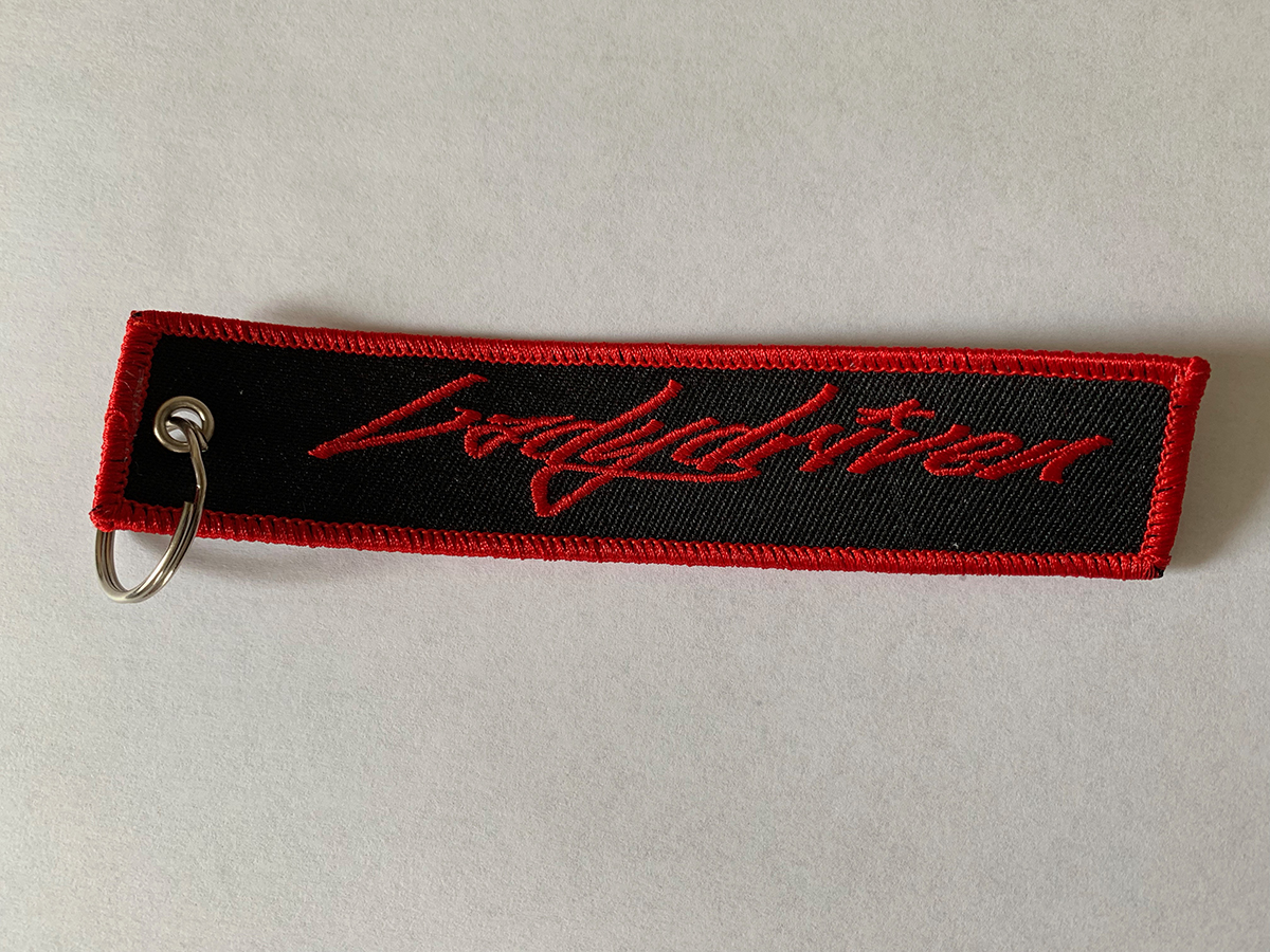 Roter Ladydriven Schlüsselanhänger mit gesticktem Logo und Schlüsselring